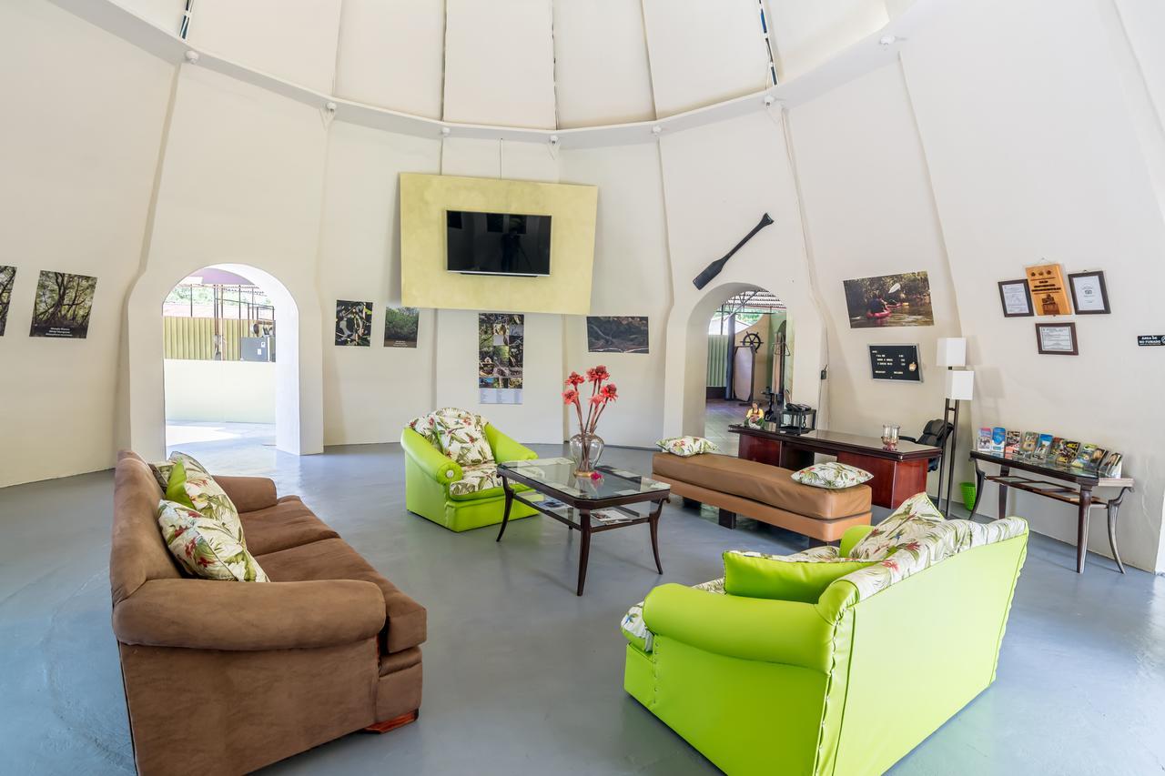 Kayak Lodge Damas Extérieur photo